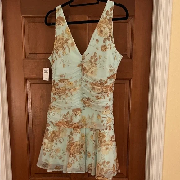 Abercrombie & Fitch Mint and Beige Floral V-Neck Mini Dress - Picture 5 of 6